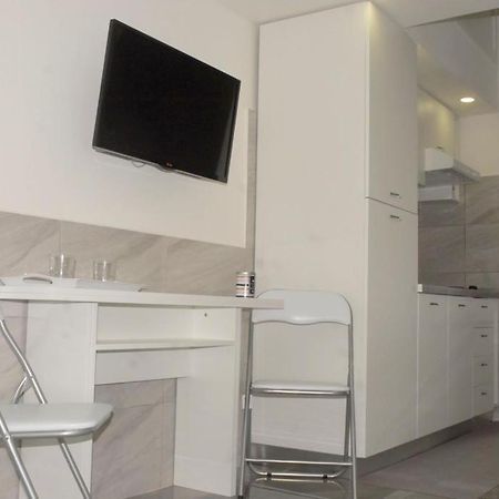 La Maison Di Greta Apartment เนเปิลส์ ภายนอก รูปภาพ