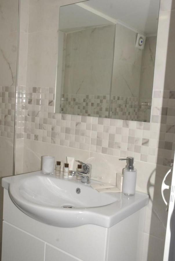 La Maison Di Greta Apartment เนเปิลส์ ภายนอก รูปภาพ