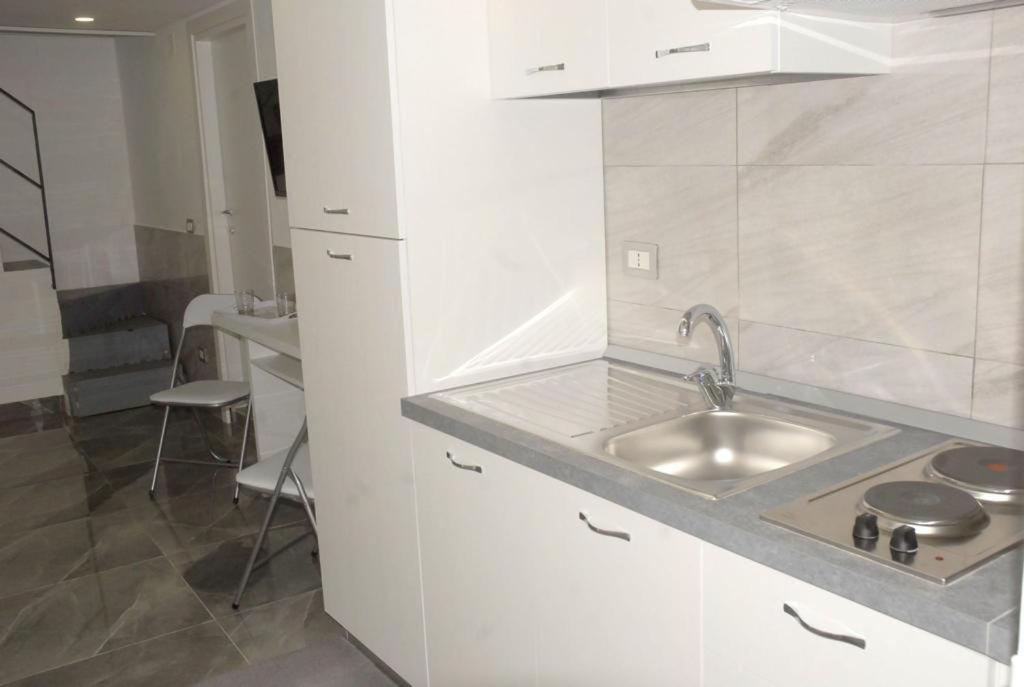 La Maison Di Greta Apartment เนเปิลส์ ภายนอก รูปภาพ